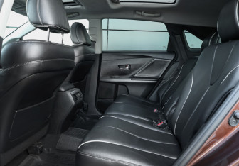 Подержанный автомобиль Toyota Venza 2013 года (11 фото)