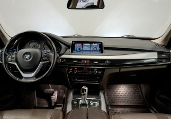 Подержанный автомобиль BMW X5 2018 года (14 фото)