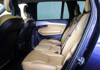 Подержанный автомобиль Volvo XC90 2015 года (11 фото)