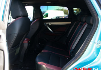 Подержанный автомобиль Geely Coolray 2023 года (8 фото)
