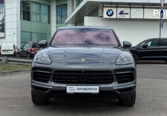 Подержанный автомобиль Porsche Cayenne 2020 года (2 фото)