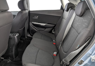 Подержанный автомобиль Kia Rio Hatchback 2015 года (18 фото)