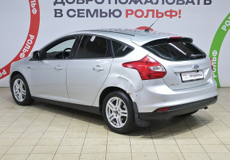 Подержанный автомобиль Ford Focus Hatchback 2012 года (6 фото)