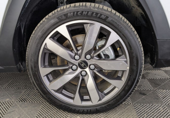 Подержанный автомобиль Москвич 3е 2023 года (12 фото)