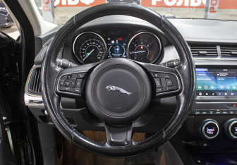 Подержанный автомобиль Jaguar E-Pace 2018 года (17 фото)