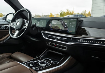 Подержанный автомобиль BMW X5 2023 года (14 фото)