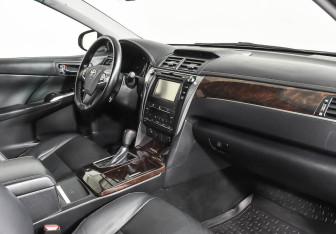 Подержанный автомобиль Toyota Camry Sedan 2017 года (9 фото)