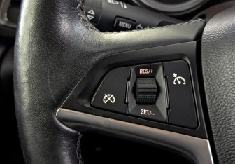 Подержанный автомобиль Opel Astra Hatchback 2012 года (26 фото)