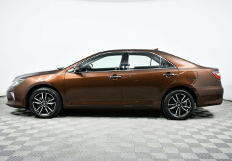 Подержанный автомобиль Toyota Camry Sedan 2017 года (3 фото)