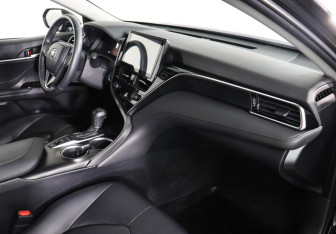 Подержанный автомобиль Toyota Camry Sedan 2023 года (10 фото)