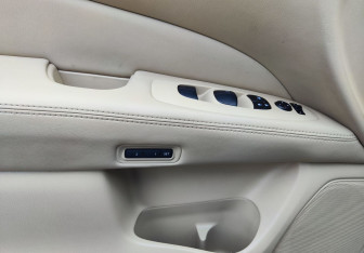 Подержанный автомобиль Nissan Pathfinder 2015 года (15 фото)