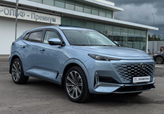 Подержанный автомобиль Changan UNI-K 2023 года (3 фото)