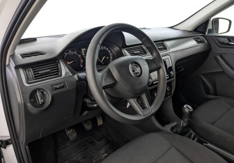 Подержанный автомобиль Skoda Rapid Liftback 2019 года (15 фото)