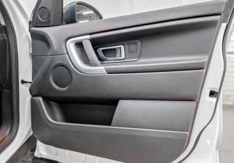 Подержанный автомобиль Land Rover Discovery Sport 2018 года (23 фото)