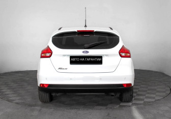 Подержанный автомобиль Ford Focus Hatchback 2015 года (4 фото)