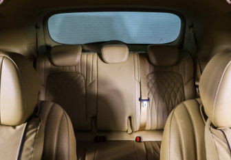 Подержанный автомобиль Voyah Dream 2023 года (12 фото)