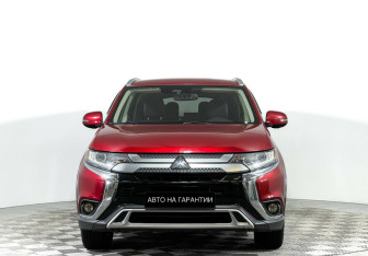 Подержанный автомобиль Mitsubishi Outlander 2019 года (2 фото)