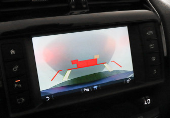 Подержанный автомобиль Jaguar XE 2016 года (13 фото)