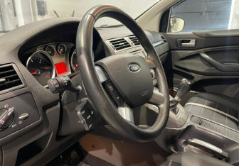 Подержанный автомобиль Ford Kuga 2011 года (13 фото)