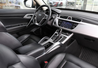 Подержанный автомобиль Geely Atlas 2018 года (10 фото)