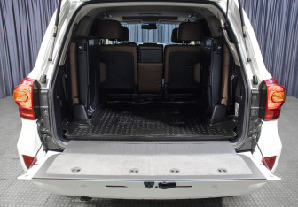 Подержанный автомобиль Toyota Land Cruiser Suv 2015 года (10 фото)