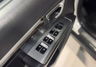 Подержанный автомобиль Hyundai Santa Fe 2010 года (16 фото)