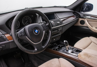 Подержанный автомобиль BMW X5 2011 года (9 фото)