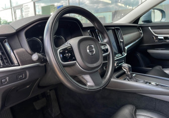 Подержанный автомобиль Volvo V90 Cross Country 2018 года (13 фото)