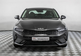 Подержанный автомобиль Kia K5 2022 года (2 фото)