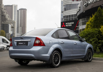 Подержанный автомобиль Ford Focus Sedan 2006 года (5 фото)
