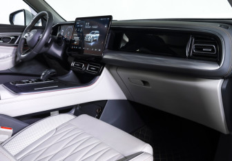 Подержанный автомобиль GAC GS8 2023 года (12 фото)