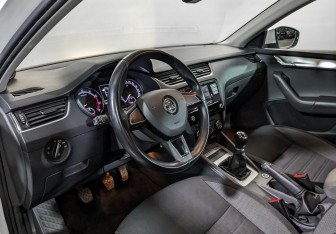 Подержанный автомобиль Skoda Octavia Liftback 2019 года (15 фото)