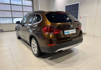 Подержанный автомобиль BMW X1 2013 года (7 фото)