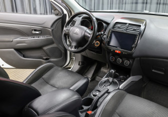 Подержанный автомобиль Citroen C4 Aircross 2014 года (11 фото)