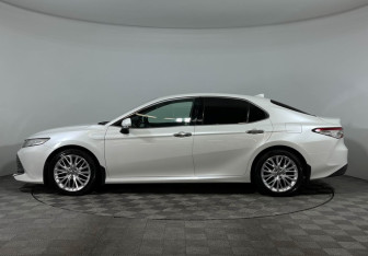 Подержанный автомобиль Toyota Camry Sedan 2019 года (8 фото)
