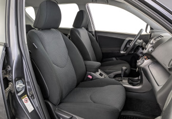 Подержанный автомобиль Toyota RAV4 2012 года (23 фото)