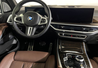 Подержанный автомобиль BMW X7 2024 года (15 фото)