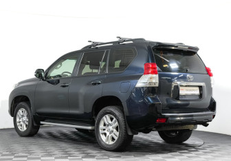 Подержанный автомобиль Toyota Land Cruiser Prado 2010 года (7 фото)