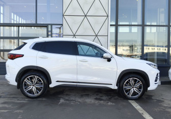 Подержанный автомобиль Exeed LX 2022 года (4 фото)