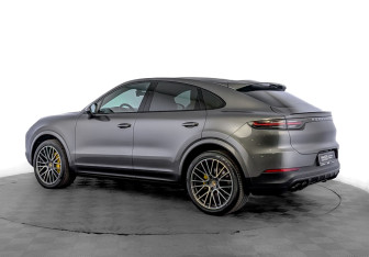 Подержанный автомобиль Porsche Cayenne 2021 года (7 фото)