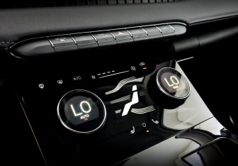 Подержанный автомобиль Exeed LX 2022 года (26 фото)