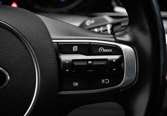 Подержанный автомобиль Kia K5 2021 года (12 фото)