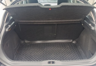 Подержанный автомобиль Peugeot 308 Hatchback 2011 года (12 фото)