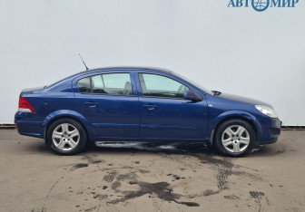 Подержанный автомобиль Opel Astra Sedan 2009 года (4 фото)