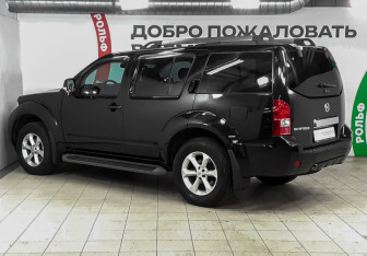 Подержанный автомобиль Nissan Pathfinder 2014 года (6 фото)