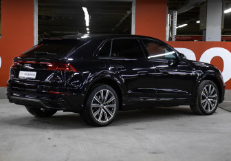 Подержанный автомобиль Audi Q8 2020 года (5 фото)
