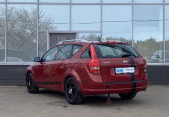 Подержанный автомобиль Kia Ceed Wagon 2011 года (7 фото)