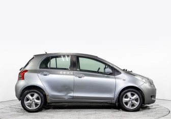Подержанный автомобиль Toyota Yaris Hatchback 2008 года (3 фото)