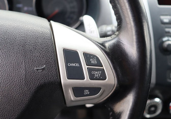 Подержанный автомобиль Peugeot 4007 2010 года (17 фото)