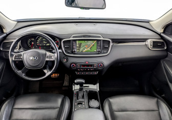 Подержанный автомобиль Kia Sorento 2019 года (14 фото)